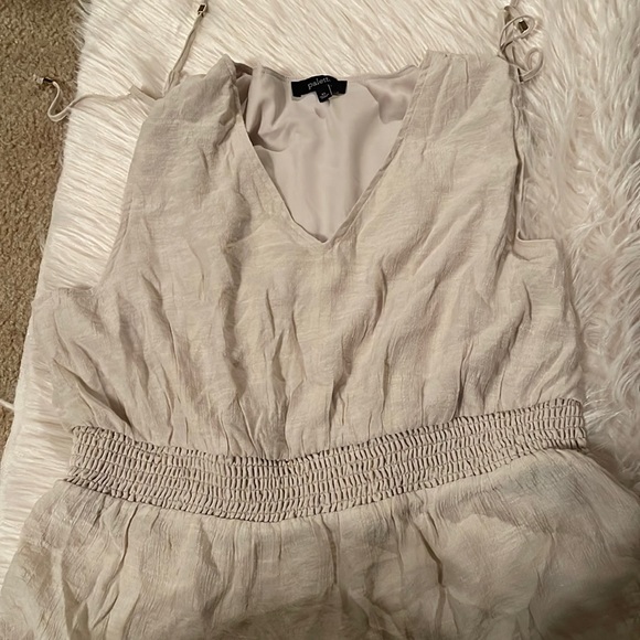 Beige top - Picture 1 of 1